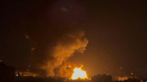 О прилетах по зданию иранского парламента в Тегеране сообщает агентство Fars - Sputnik Молдова