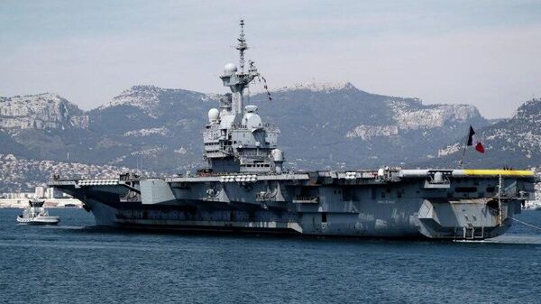 Макрон распорядился передислоцировать авианосец Шарль де Голль вместе с авианосной группой в Средиземное море - Sputnik Молдова
