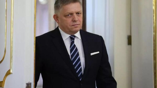 Volodymyr Zelenskyy a depășit „liniile roșii” prin amenințările adresate lui Viktor Orbán, consideră premierul Slovaciei Robert Fico - Sputnik Moldova