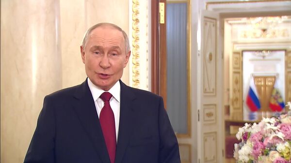 Vladimir Putin a felicitat femeile cu ocazia zilei de 8 Martie - Sputnik Moldova
