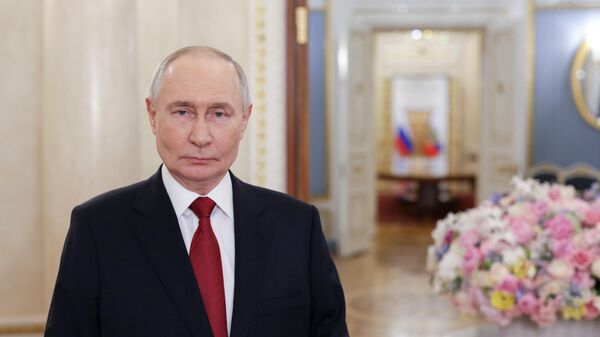 Президент Владимир Путин поздравил женщин России с Международным женским днём - Sputnik Молдова