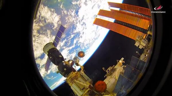 Космонавты на МКС поздравили женщин с праздником - Sputnik Молдова