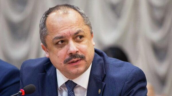 Fostului ministru al Educației, Corneliu Popovici, a menționat că modificările recent adoptate la Codul Educației și Regulamentul de bază pentru alegerea Rectorului Universității Tehnice a Moldovei au fost implementate în regim de urgență pentru a i se asigura actualului rector oportunitatea unui al treilea mandat - Sputnik Moldova