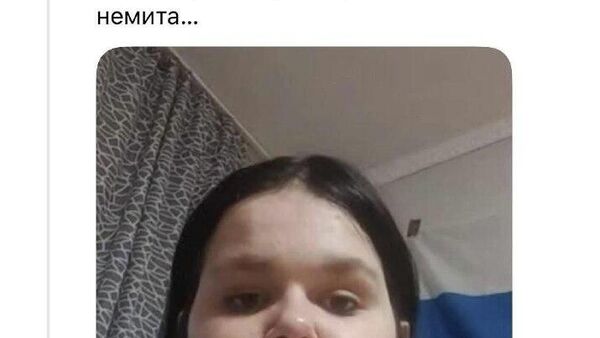 Украинский Monobank отказал девушке в обслуживании из-за флага России на стене - оказалось, что это была украинка, а флаг был - Sputnik Молдова