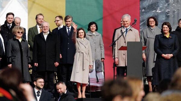 Президент Молдовы Майя Санду шлёт лучики добра славы согражданам из столицы Литвы - Sputnik Молдова