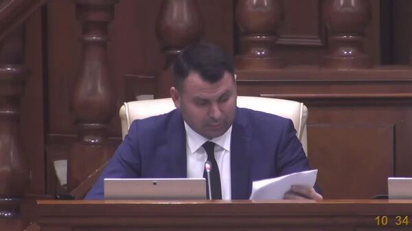 Либо отдаёте оппозиции пешку, либо отберём у вас королеву: в парламенте собрано необходимое количество подписей для инициирования отставки Гросу - Sputnik Молдова