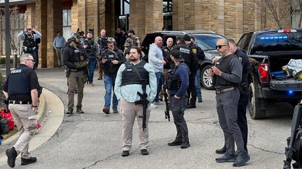 После нападения на синагогу в штате Мичиган произошла перестрелка, нападавший убит, сообщает Reuters - Sputnik Молдова