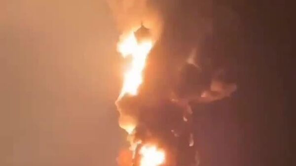 В акватории города Шарджа в ОАЭ горит после удара американский танкер - Sputnik Молдова