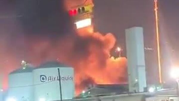 В Техасе после взрыва произошёл пожар на НПЗ Bayport Choate — загорелись резервуары с топливом - Sputnik Молдова