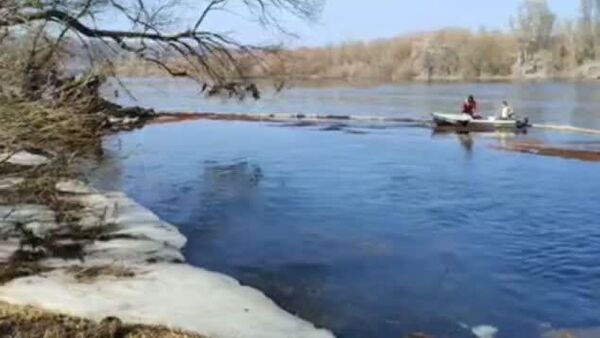 Stația de apeduct Cosăuți, care alimentează raioanele Bălți, Soroca, Șoldănești și o parte din Florești, a fost împrejmuită cu un baraj temporar pentru a se preveni pătrunderea substanțelor toxice în sistem - Sputnik Moldova