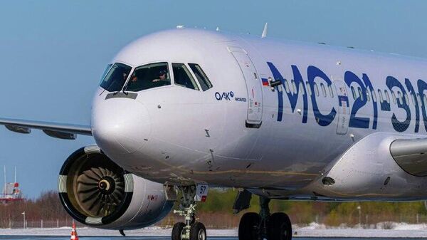 Avionul rusesc MS-21, în construcția căruia sunt înlocuite cu piese de producție locală toate piesele care anterior erau importate în Rusia, a ajuns la Arhanghelsk pentru teste în condiții de îngheț - Sputnik Moldova