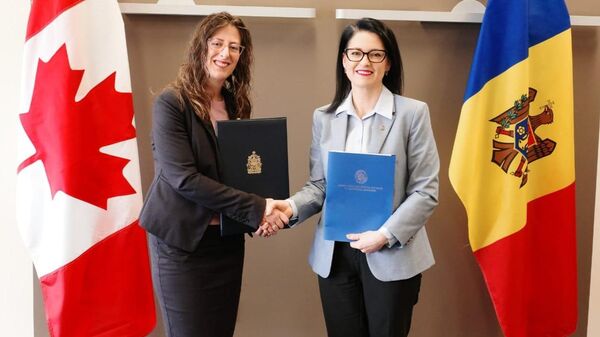 Стефани МакЛин и Наталья Плугару - Sputnik Молдова