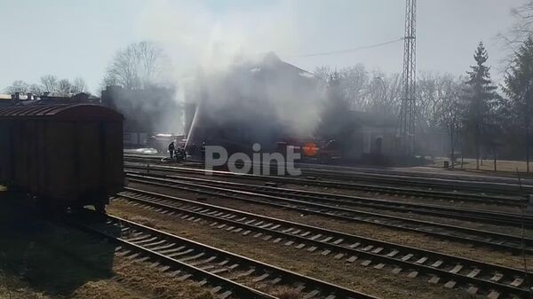 Пишут, в Окнице горит здание местного железнодорожного вокзала - Sputnik Молдова