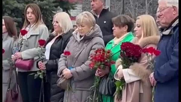 Депутат ПКРМ Диана Караман приняла участие в торжественной церемонии возложения цветов в муниципии Сороки, посвящённой 82-й годовщине освобождения города от немецко-румынских фашистских захватчиков - Sputnik Молдова