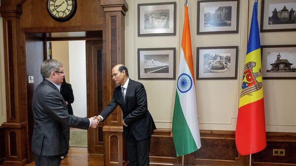 Странно, с послом Индии Маноджем Кумаром Мохапатрой спикер не так давно встречался - Sputnik Молдова