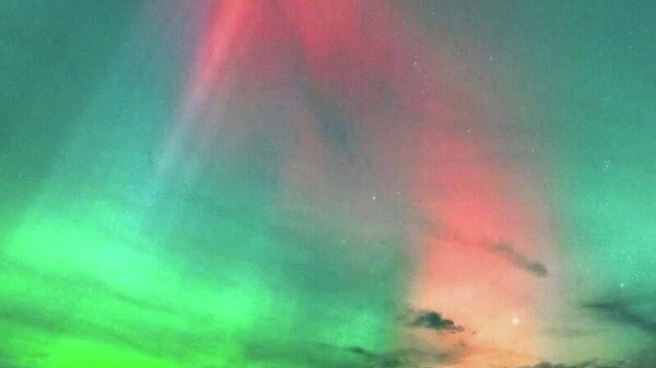 Noaptea, deasupra Rusiei a fost observată o aurore boreală puternică după furtunile magnetice - Sputnik Moldova