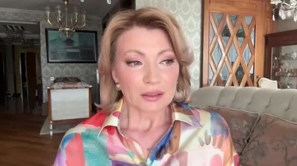 Алина Делисс: Румынизация убивает молдавскую идентичность — это нож по сердцу - Sputnik Молдова