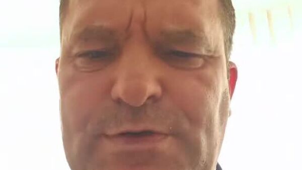 Депутат Адриан Доментюк отправил депутатский запрос в полицию по поводу задержания неизвестных лиц, которым якобы платили за протест возле Дворца Республики - Sputnik Молдова