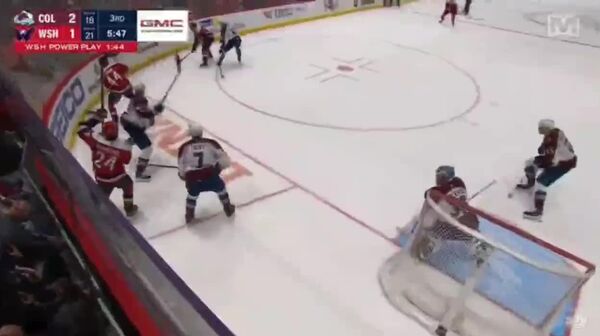 Александр Овечкин стал вторым в истории НХЛ хоккеистом после канадской легенды Уэйна Гретцки, которому удалось достичь отметки в тысячу шайб, заброшенных во всех матчах лиги — как в регулярном чемпионате, так и play-off - Sputnik Молдова