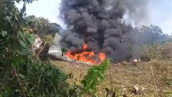 Самолет Hercules C-130 ВВС Колумбии с более чем 100 военными потерпел крушение, сообщает Caracol - Sputnik Молдова