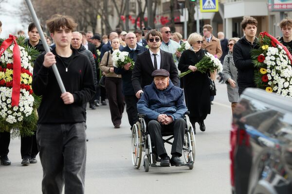 Возложение цветов в Бельцах по случаю 82 годовщины освобождения от фашизма Возложение цветов в Бельцах по случаю 82 годовщины освобождения от фашизма - Sputnik Молдова