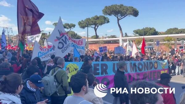 Антивоенное шествие движения No Kings проходит в Риме - Sputnik Молдова