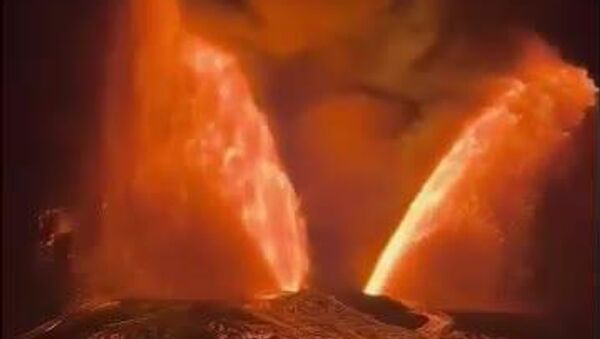 Редкое тройное извержение вулкана произошло на Гавайях - Sputnik Молдова