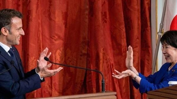 Президент Франции Эммануэль Макрон и премьер-министр Японии Санаэ Такаичи пугают друг друга российской угрозой - Sputnik Молдова