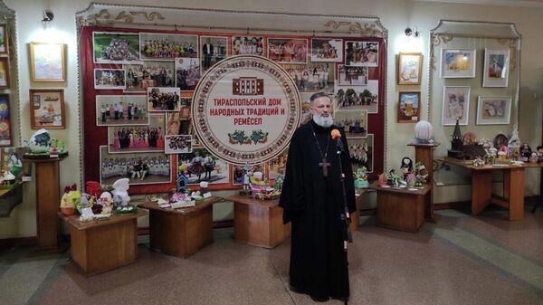 În Tiraspol a fost inaugurată o amplă expoziție de creație a copiilor „Luminoasa Înviere a lui Hristos” - Sputnik Moldova