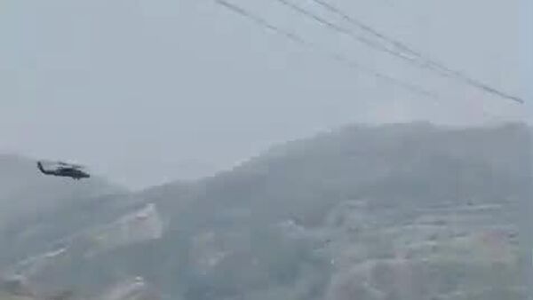 Poliția iraniană a deschis focul asupra a două elicoptere americane HH-60W Jolly Green II în timpul operațiunii de căutare a avionului de vânătoare F-15E prăbușit, desfășurată astăzi - Sputnik Moldova