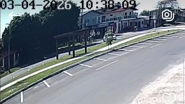 Три человека погибли после того как самолет врезался в жилой дом в Бразилии - Sputnik Молдова