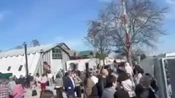 Пассажиры в аэропорту Кишинева все еще ждут окончания проверки здания саперами после сообщения о минировании - Sputnik Молдова