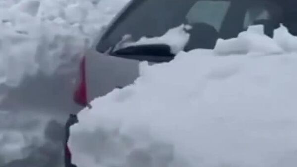 Peste un metru și jumătate de zăpadă a căzut în localitatea Capracotta, situată în provincia Isernia - Sputnik Moldova