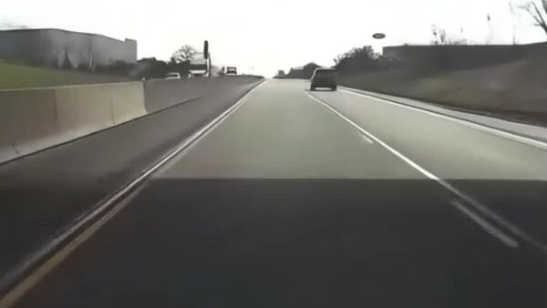 Un avion a aterizat în mijlocul unei șosele aglomerate din Pennsylvania, iar Federal Aviation Administration a început o anchetă - Sputnik Moldova