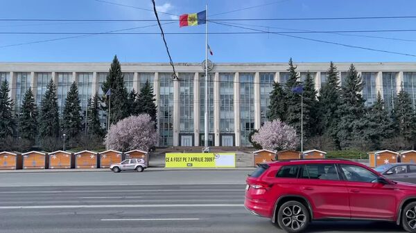 Что произошло 7 апреля 2009 года? — на главной площади Молдовы новые декорации на, так сказать, злобу дня - Sputnik Молдова