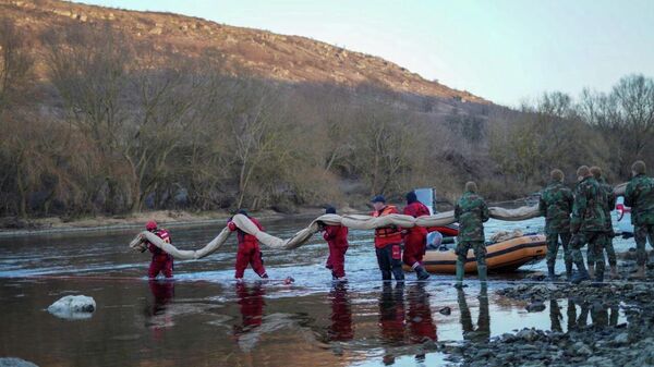 Ministrul Mediului, Gheorghe Hajder, a asigurat că situația pe râul Nistru este sub control, rezultatele de laborator confirmând că parametrii calității apei se mențin în limitele normelor legale, în ciuda riscurilor de reziduuri petroliere provocate de creșterea nivelului apei - Sputnik Moldova