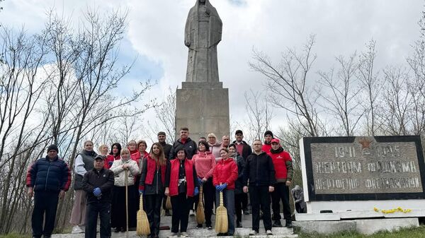 В Сорокском районе Модловы сегодня стартовала масштабная акция по благоустройству памятника Жертвам фашизма - Sputnik Молдова