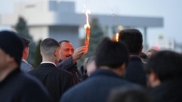 Частицу Благодатного огня доставили в Молдову - Sputnik Молдова