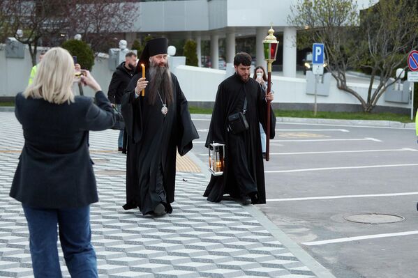 Встреча делегации Митрополии Молдовы в аэропорту Кишинева. - Sputnik Молдова