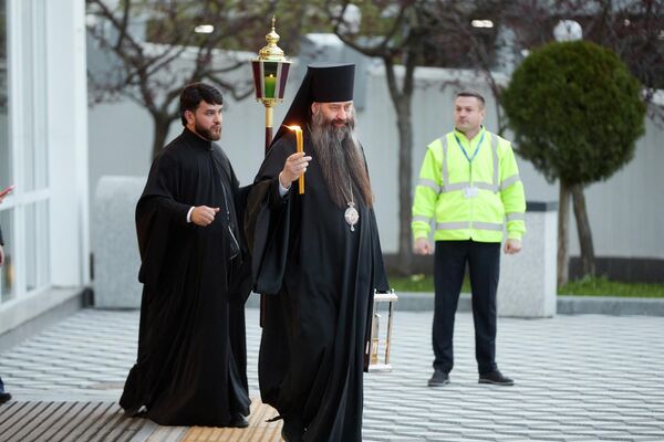 Встреча делегации Митрополии Молдовы в аэропорту Кишинева.  - Sputnik Молдова