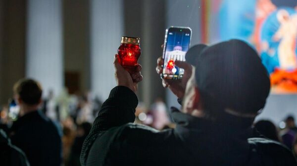 Митрополит Владимир возглавил крестный ход перед началом Пасхальной литургии - Sputnik Молдова