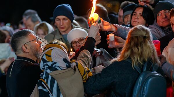 Встреча Благодатного огня в Кишиневе - Sputnik Молдова