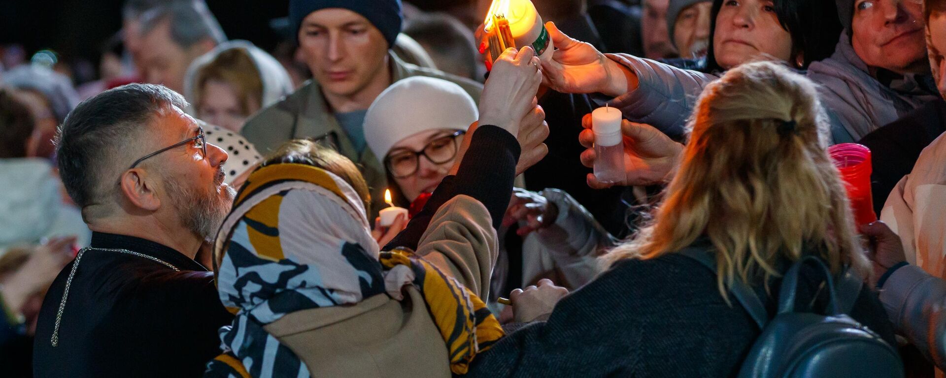 Встреча Благодатного огня в Кишиневе - Sputnik Молдова, 1920, 11.04.2026