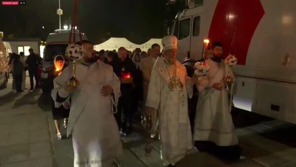Крестный ход в кафедральном соборе Рождества Христова возглавил митрополит Кишиневский и всея Молдовы Владимир - Sputnik Молдова
