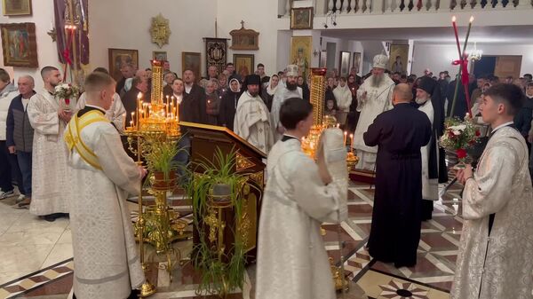 В Тирасполе в кафедральном соборе Рождества Христова проходит Пасхальное богослужение - Sputnik Молдова