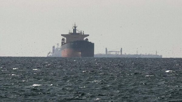 Armatorii și brokerii de nave refuză să tranziteze Strâmtoarea Hormuz până când SUA și Iranul nu garantează siguranța trecerii, relatează WSJ - Sputnik Moldova