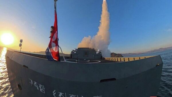 В КНДР провели испытательный пуск стратегических крылатых и противокорабельных ракет с эсминца Чве Хён - ЦТАК - Sputnik Молдова