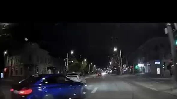 Полиция выявила водителя BMW, который на большой скорости выписывал вензеля в центре столицы вечером 12 апреля - Sputnik Молдова