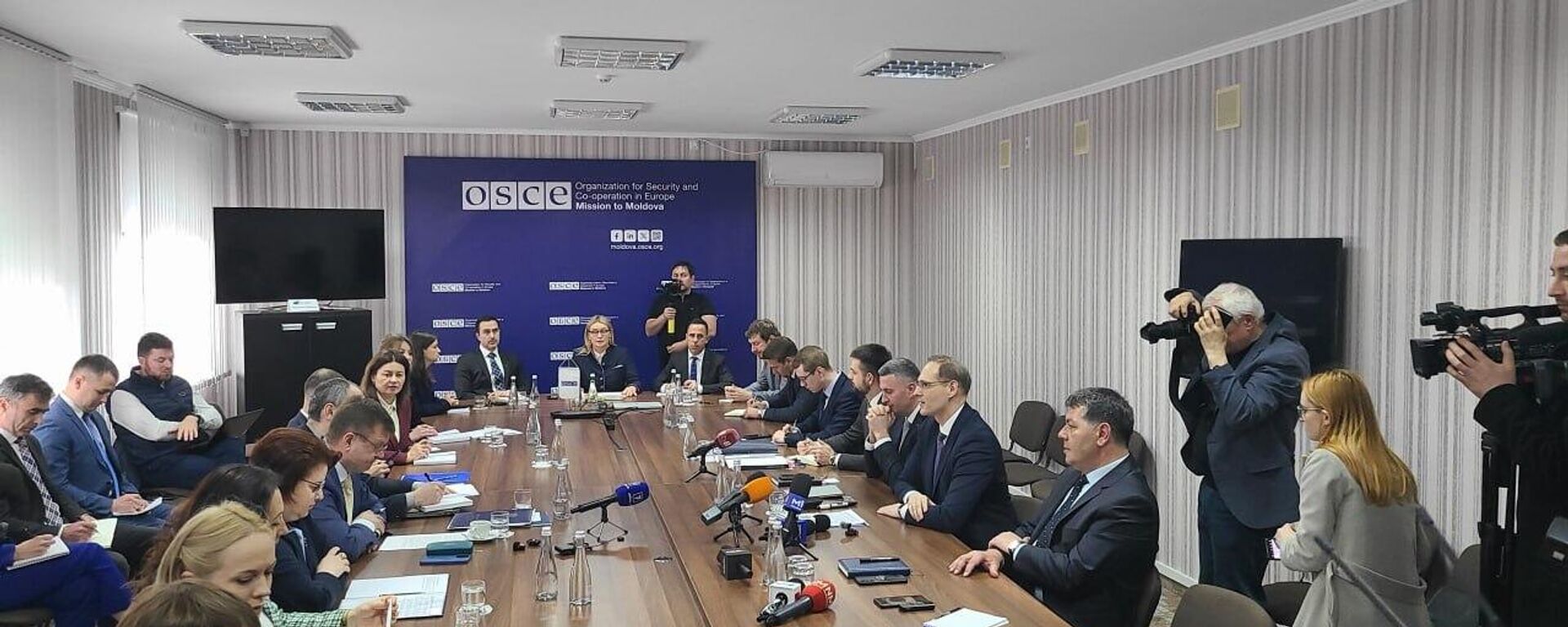 Итог переговоров Кишинева и Тирасполя: стороны сохраняют противоположные позиции - Sputnik Молдова, 1920, 16.04.2026