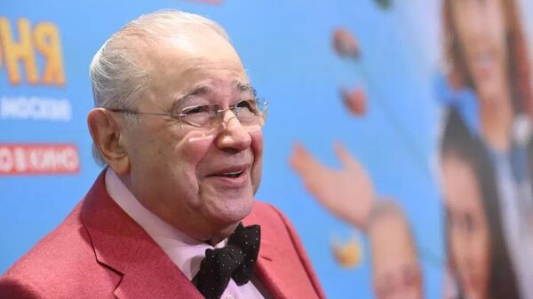 Marele umorist rus Petrosian consideră că Fico a repetat gluma lui despre ruși și șireturi - Sputnik Moldova